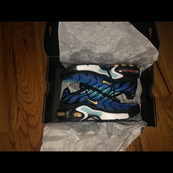 Shoes - Picture 2 of 5